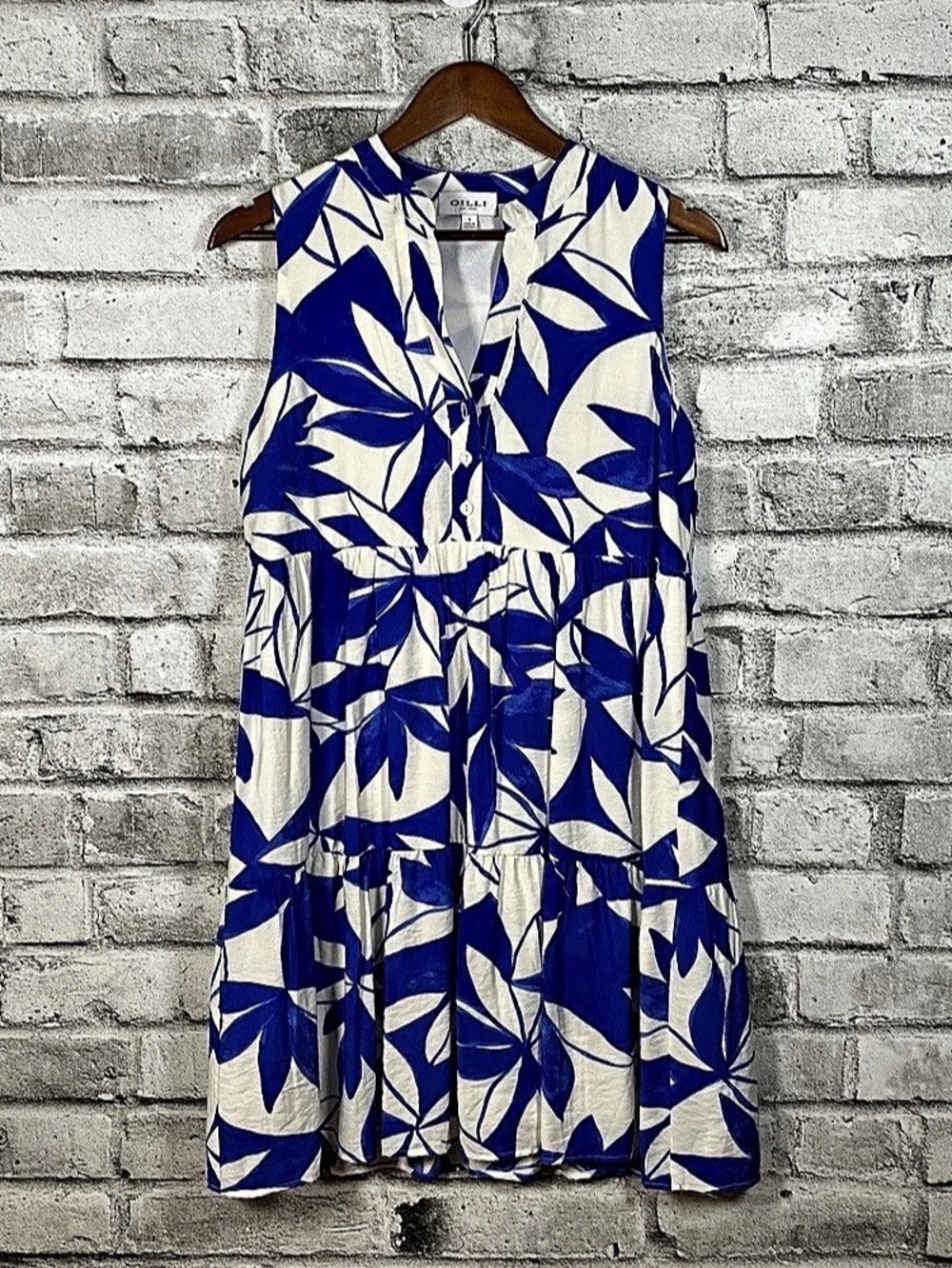 NWT. Gilli Floral Mini Dress in Blue & White Size Small
